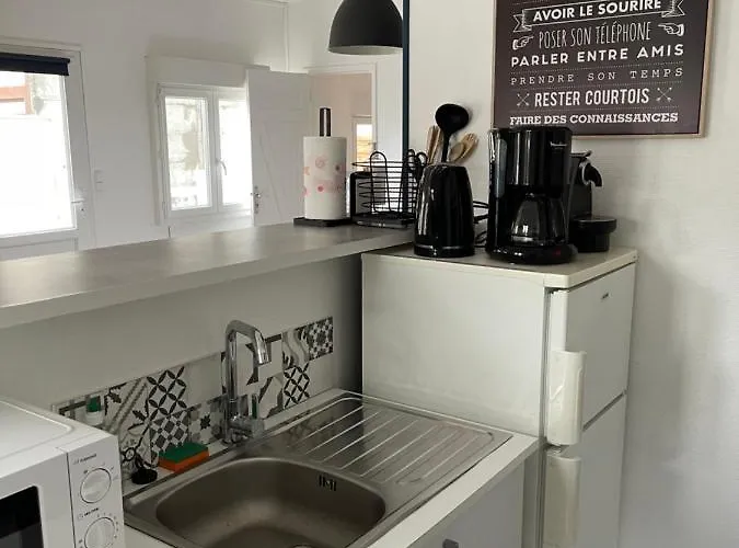 Proche St Martin De Bréhal